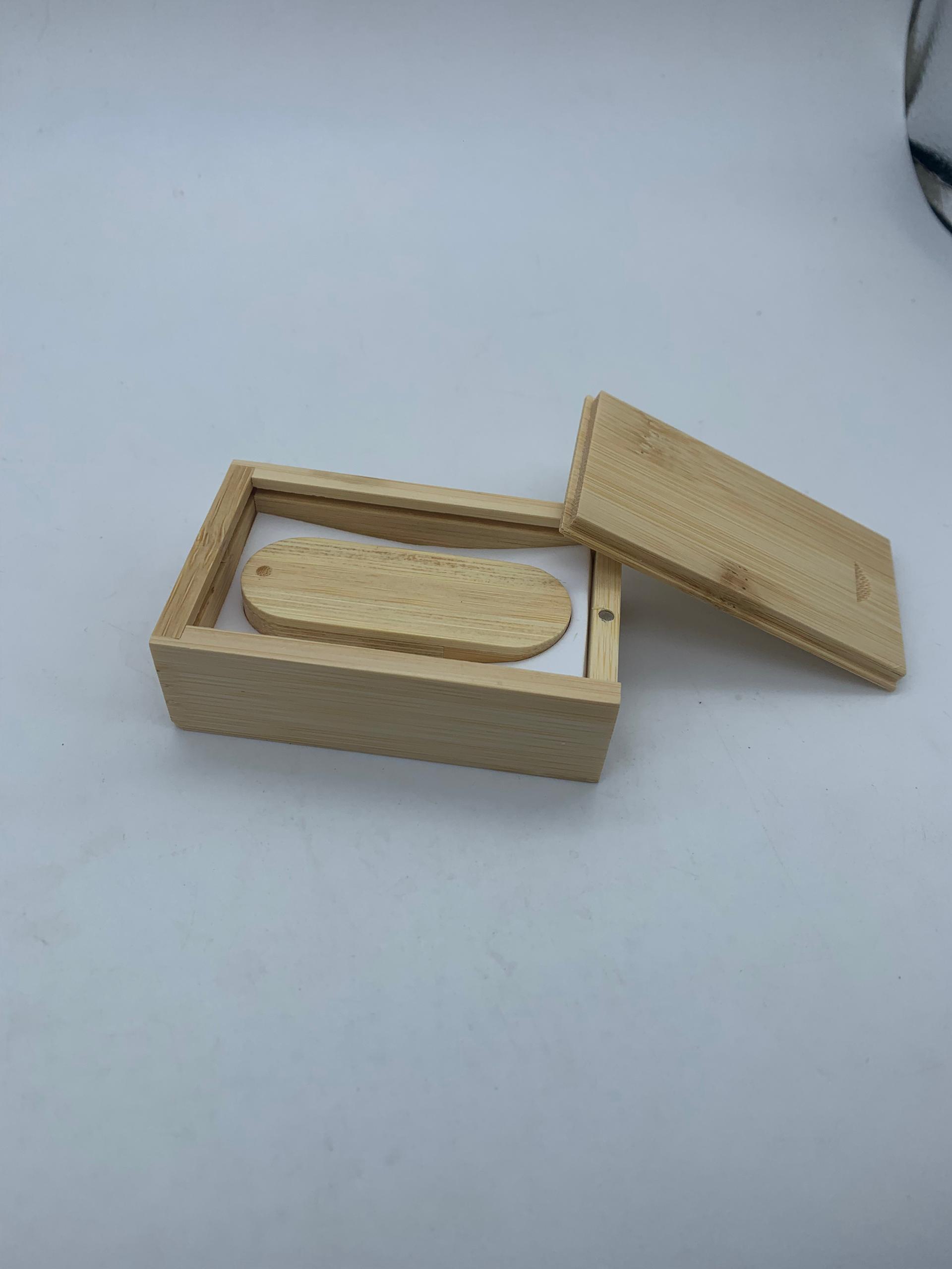 Cle  USB 4GB en bois boite rectangulaire